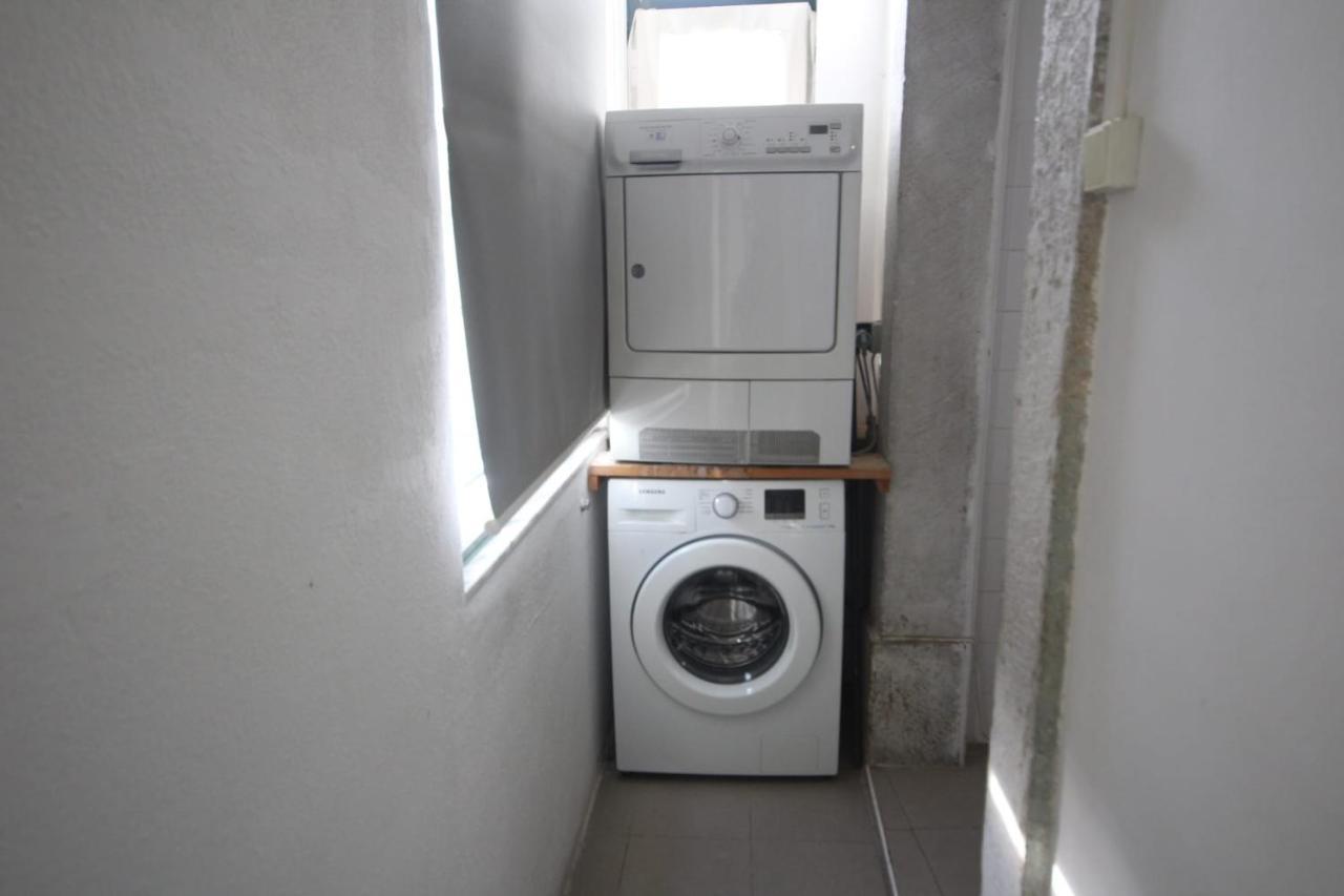 Romantic Chiado 7 -private Small Single With No Outside Window * Lisbon